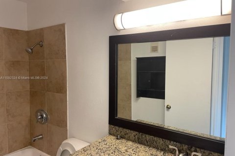 Condo in Sunrise, Florida, 1 bedroom  № 1184548 - photo 16