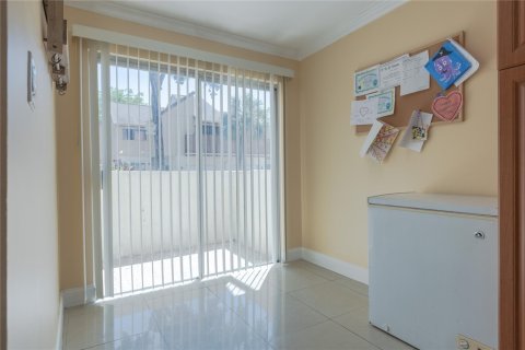 Townhouse in Plantation, Florida 4 bedrooms, 187.66 sq.m. № 1104516 - photo 4