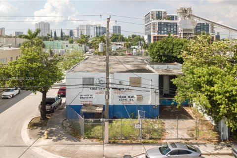 Propiedad comercial en venta en Miami, Florida № 1232714 - foto 2