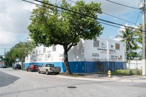 Propiedad comercial en venta en Miami, Florida № 1232714 - foto 1