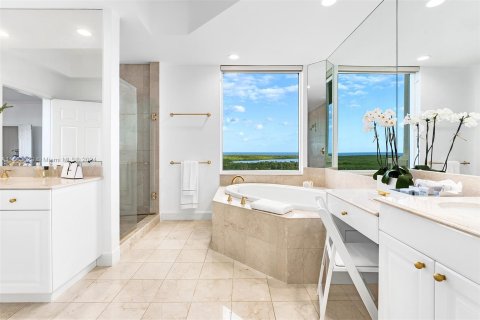 Condominio en venta en Coral Gables, Florida, 4 dormitorios, 416.2 m2 № 1103830 - foto 24