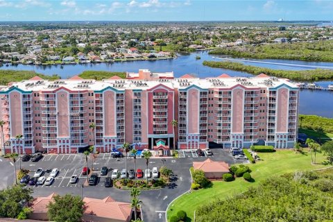 Condominio en venta en New Port Richey, Florida, 3 dormitorios, 139.35 m2 № 1317108 - foto 1