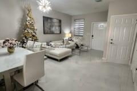 Townhouse in Miami, Florida 3 bedrooms, 133.87 sq.m. № 1330779 - photo 4