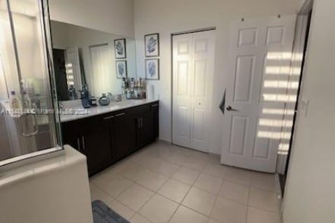 Touwnhouse à vendre à Miami, Floride: 3 chambres, 133.87 m2 № 1330779 - photo 8