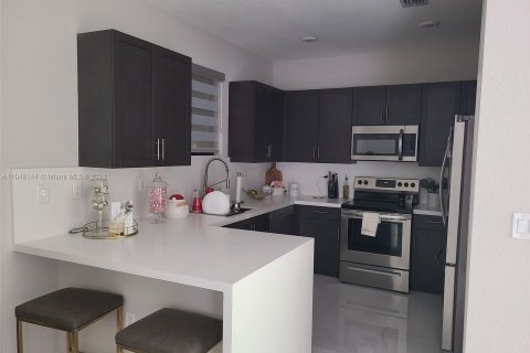 Touwnhouse à vendre à Miami, Floride: 3 chambres, 133.87 m2 № 1330779 - photo 3