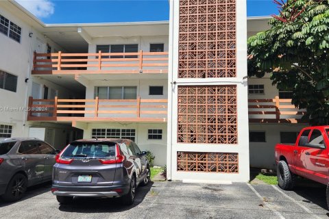 Condominio en venta en North Miami Beach, Florida, 2 dormitorios, 96.99 m2 № 1407613 - foto 9