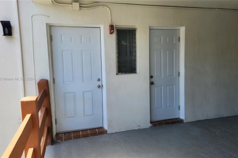 Copropriété à vendre à North Miami Beach, Floride: 2 chambres, 96.99 m2 № 1407613 - photo 11