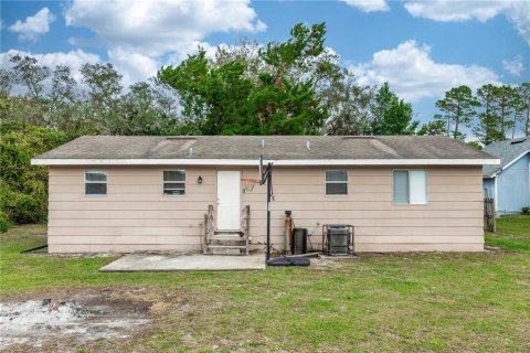 House in DeLand, Florida 4 bedrooms, 107.02 sq.m. № 1432313 - photo 24