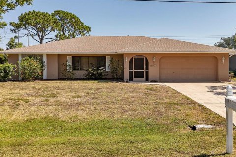 House in Punta Gorda, Florida 3 bedrooms, 182.83 sq.m. № 1214836 - photo 3