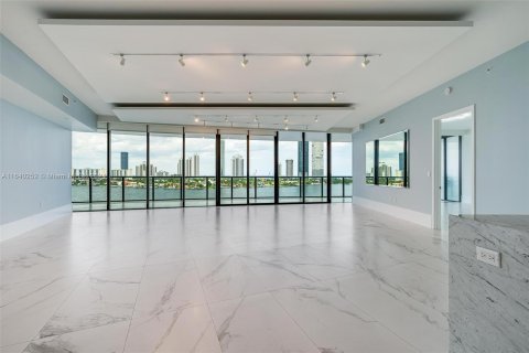 Copropriété à vendre à Aventura, Floride: 2 chambres, 227.98 m2 № 1316118 - photo 3