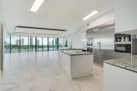 Copropriété à vendre à Aventura, Floride: 2 chambres, 227.98 m2 № 1316118 - photo 1