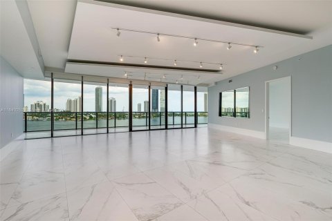 Copropriété à vendre à Aventura, Floride: 2 chambres, 227.98 m2 № 1316118 - photo 2