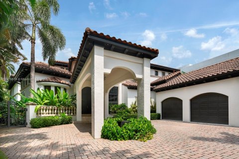 Купить виллу или дом в Майами-Бич, Флорида 5 спален, 565.77м2, № 7143 - фото 3