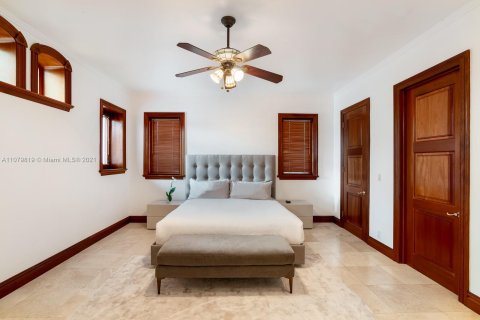 Casa en venta en Miami Beach, Florida, 5 dormitorios, 565.77 m2 № 7143 - foto 27