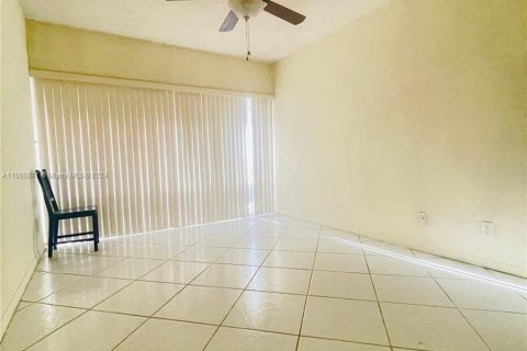 Condominio en venta en Lauderhill, Florida, 2 dormitorios, 102.66 m2 № 1100555 - foto 9
