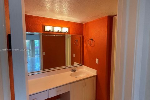 Condominio en venta en Lauderhill, Florida, 2 dormitorios, 102.66 m2 № 1100555 - foto 12
