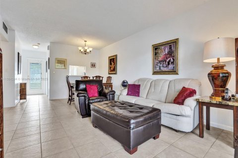 Copropriété à vendre à Lauderdale Lakes, Floride: 2 chambres, 87.7 m2 № 919594 - photo 9