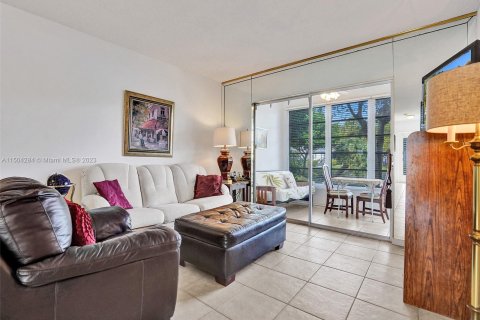 Copropriété à vendre à Lauderdale Lakes, Floride: 2 chambres, 87.7 m2 № 919594 - photo 4