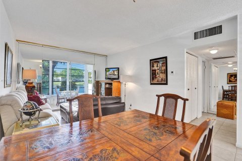 Copropriété à vendre à Lauderdale Lakes, Floride: 2 chambres, 87.7 m2 № 919594 - photo 2