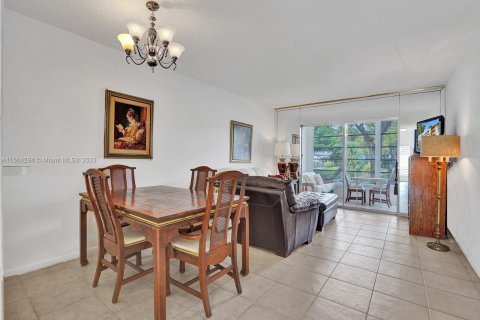 Condominio en venta en Lauderdale Lakes, Florida, 2 dormitorios, 87.7 m2 № 919594 - foto 3