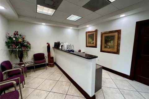 Propiedad comercial en venta en Weston, Florida № 1305074 - foto 2