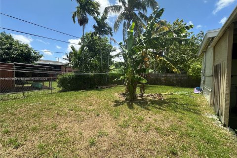 House in North Miami Beach, Florida 3 bedrooms, 99.59 sq.m. № 1293597 - photo 10