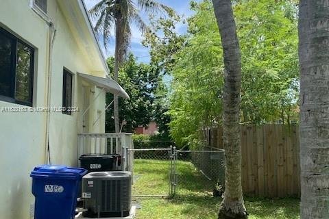 House in North Miami Beach, Florida 3 bedrooms, 99.59 sq.m. № 1293597 - photo 9