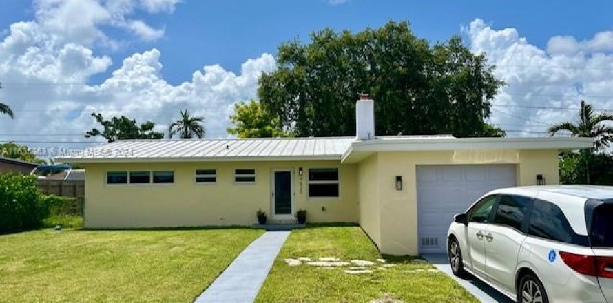 House in Cutler Bay, Florida 4 bedrooms, 124.86 sq.m. № 1305072