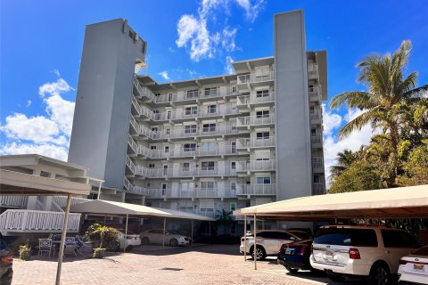 Condominio en venta en Deerfield Beach, Florida, 2 dormitorios, 89.74 m2 № 1224447 - foto 1