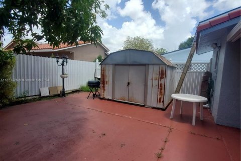 House in Miami, Florida 3 bedrooms, 149.57 sq.m. № 1270203 - photo 16