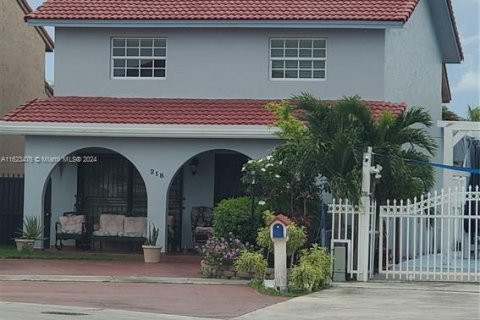 Casa en venta en Miami, Florida, 3 dormitorios, 149.57 m2 № 1270203 - foto 1