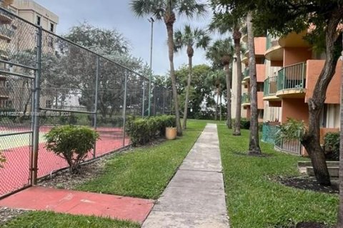 Condo in Miami, Florida, 1 bedroom  № 1289164 - photo 16