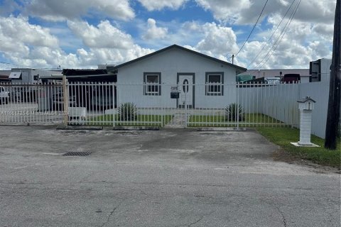 Propiedad comercial en venta en Miami, Florida № 1378566 - foto 4