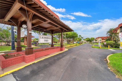 Condominio en venta en Lauderdale Lakes, Florida, 1 dormitorio, 85.47 m2 № 1378572 - foto 2