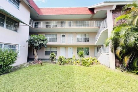 Copropriété à vendre à Lauderdale Lakes, Floride: 1 chambre, 85.47 m2 № 1378572 - photo 1