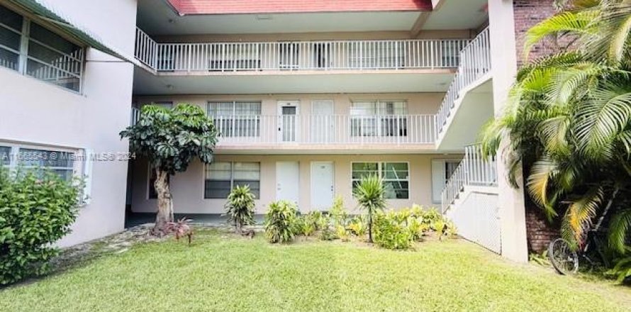 Condo in Lauderdale Lakes, Florida, 1 bedroom  № 1378572