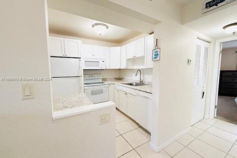 Condominio en venta en Lauderdale Lakes, Florida, 1 dormitorio, 85.47 m2 № 1378572 - foto 5