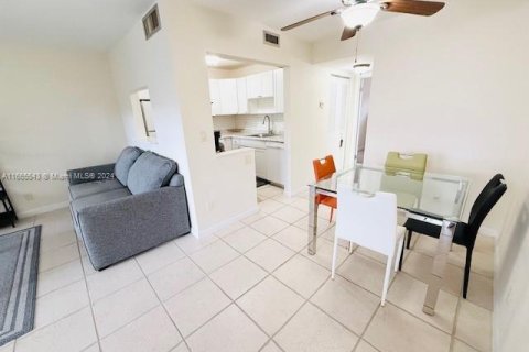 Condominio en venta en Lauderdale Lakes, Florida, 1 dormitorio, 85.47 m2 № 1378572 - foto 13