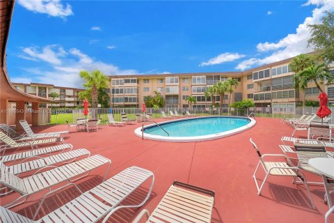 Condo in Lauderdale Lakes, Florida, 1 bedroom  № 1378572 - photo 3