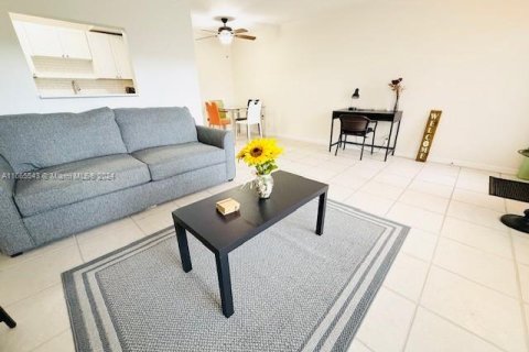 Condo in Lauderdale Lakes, Florida, 1 bedroom  № 1378572 - photo 11