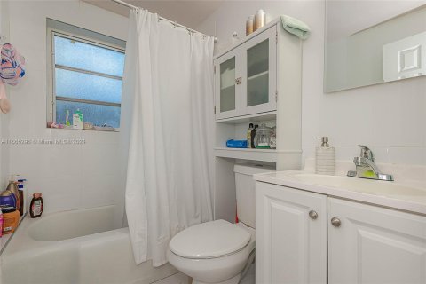 Immobilier commercial à vendre à Miami, Floride: 216.65 m2 № 1378570 - photo 10