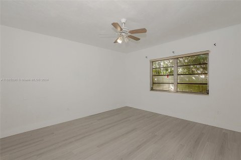 Immobilier commercial à vendre à Miami, Floride: 216.65 m2 № 1378570 - photo 18