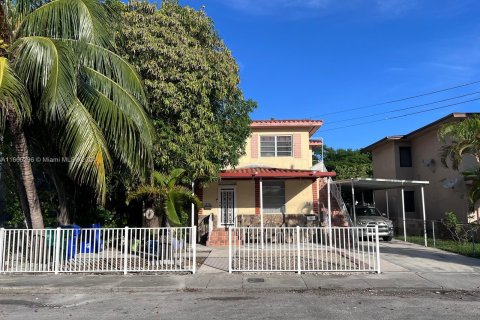 Immobilier commercial à vendre à Miami, Floride: 216.65 m2 № 1378570 - photo 1