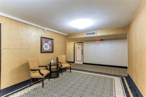 Condo in Miami Beach, Florida, 1 bedroom  № 1170685 - photo 3