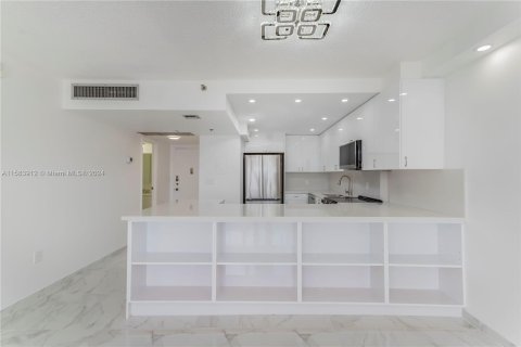 Condo in Miami Beach, Florida, 1 bedroom  № 1170685 - photo 8