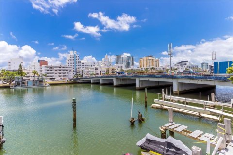 Condo in Miami Beach, Florida, 1 bedroom  № 1170685 - photo 22