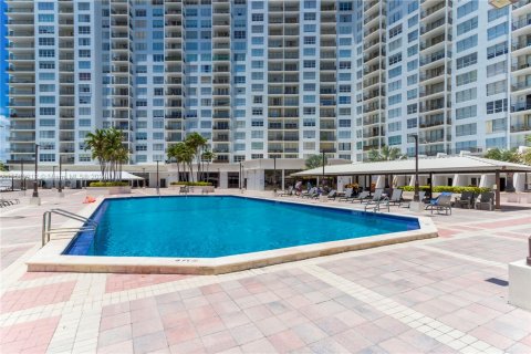 Condo in Miami Beach, Florida, 1 bedroom  № 1170685 - photo 26