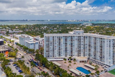 Condo in Miami Beach, Florida, 1 bedroom  № 1170685 - photo 29