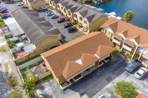 Condominio en venta en Hialeah Gardens, Florida, 3 dormitorios, 109.81 m2 № 920665 - foto 7