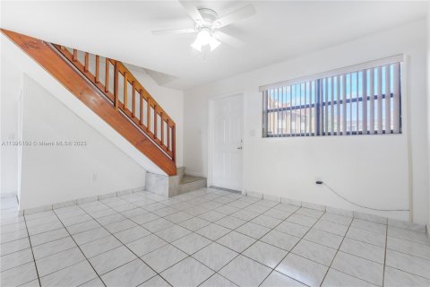 Condominio en venta en Hialeah Gardens, Florida, 3 dormitorios, 109.81 m2 № 920665 - foto 15